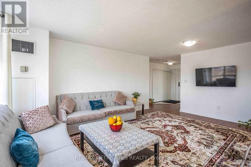 1213 - 5 Greystone Walk Drive, Toronto, ON - Indoor Photo Showing Living Room