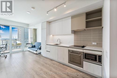 1003 - 7890 Jane Street, Vaughan, ON - Indoor Photo Showing Kitchen