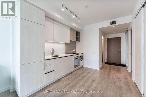 1003 - 7890 Jane Street, Vaughan, ON - Indoor Photo Showing Kitchen