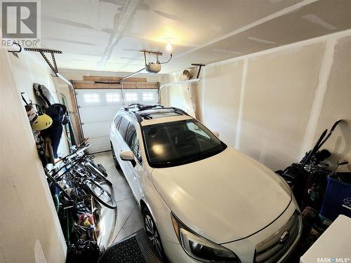 323 410 Ledingham Way, Saskatoon, SK - Indoor Photo Showing Garage