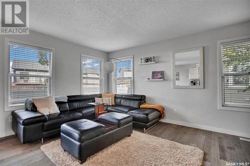 323 410 Ledingham Way, Saskatoon, SK - Indoor Photo Showing Living Room