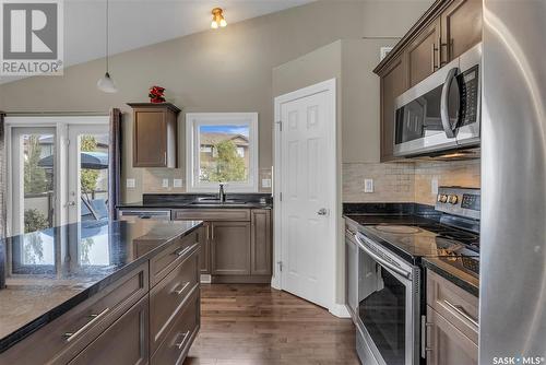 927 Hunter Road, Saskatoon, SK - Indoor Photo Showing Kitchen With Double Sink