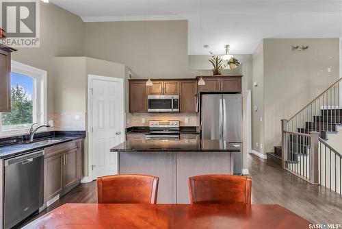 927 Hunter Road, Saskatoon, SK - Indoor Photo Showing Kitchen With Double Sink