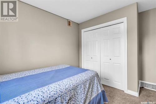 927 Hunter Road, Saskatoon, SK - Indoor Photo Showing Bedroom