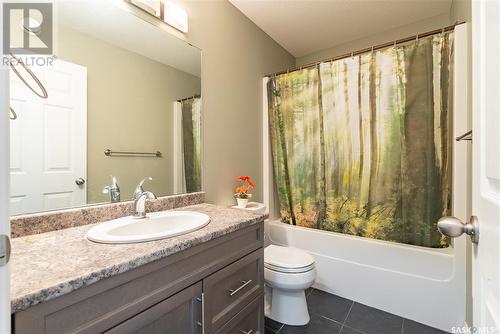 927 Hunter Road, Saskatoon, SK - Indoor Photo Showing Bathroom