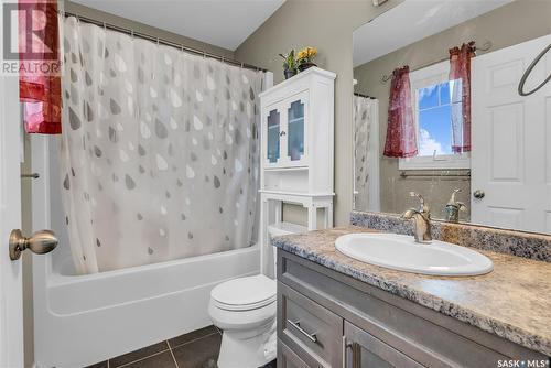 927 Hunter Road, Saskatoon, SK - Indoor Photo Showing Bathroom