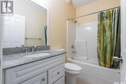 927 Hunter Road, Saskatoon, SK - Indoor Photo Showing Bathroom