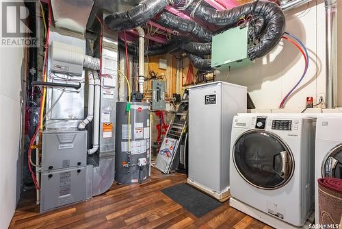 927 Hunter Road, Saskatoon, SK - Indoor Photo Showing Laundry Room