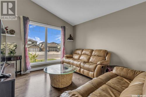 927 Hunter Road, Saskatoon, SK - Indoor Photo Showing Living Room