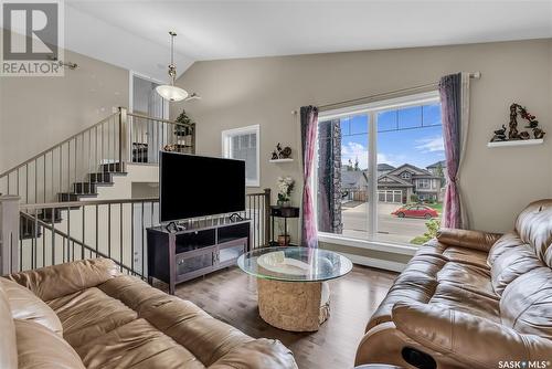 927 Hunter Road, Saskatoon, SK - Indoor Photo Showing Living Room