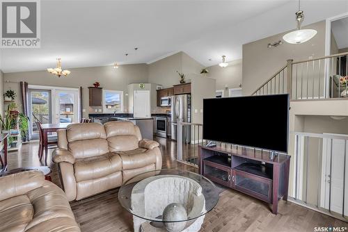 927 Hunter Road, Saskatoon, SK - Indoor Photo Showing Living Room