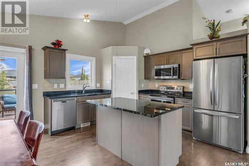 927 Hunter Road, Saskatoon, SK - Indoor Photo Showing Kitchen With Double Sink With Upgraded Kitchen