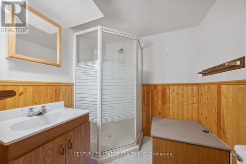 820 Clinton Avenue, Douro-Dummer, ON - Indoor Photo Showing Bathroom