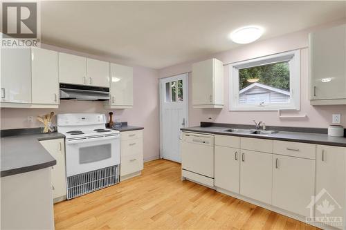 15 Dunvegan Road, Ottawa, ON - Indoor Photo Showing Kitchen With Double Sink