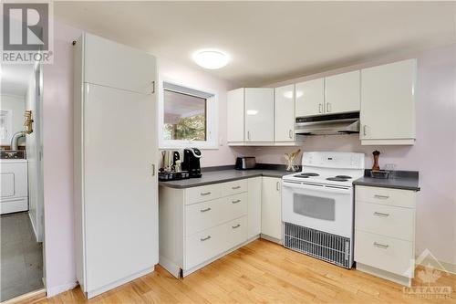 15 Dunvegan Road, Ottawa, ON - Indoor Photo Showing Kitchen