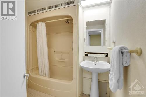 15 Dunvegan Road, Ottawa, ON - Indoor Photo Showing Bathroom