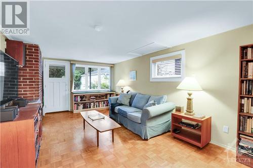 15 Dunvegan Road, Ottawa, ON - Indoor Photo Showing Living Room