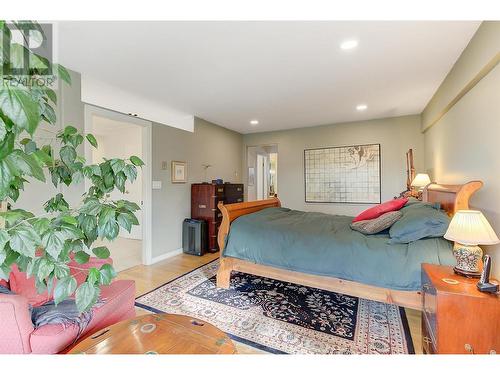 2021 Abbott Street, Kelowna, BC - Indoor Photo Showing Bedroom