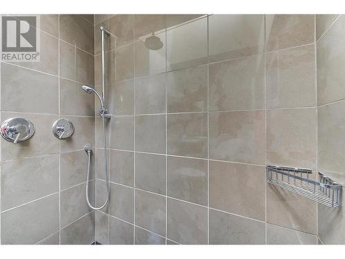 2021 Abbott Street, Kelowna, BC - Indoor Photo Showing Bathroom