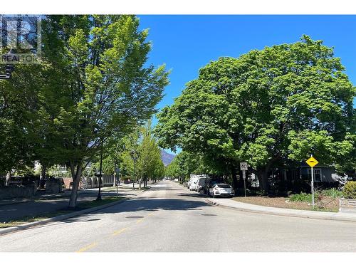 2021 Abbott Street, Kelowna, BC - Outdoor