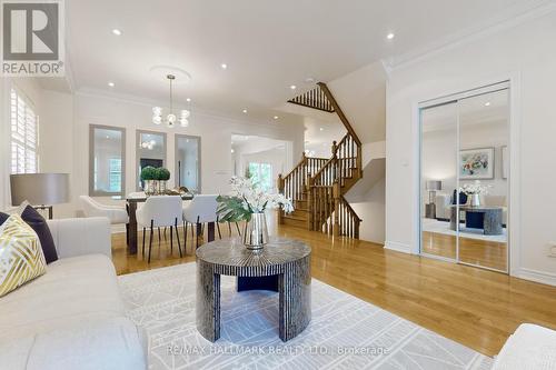 227 Rothbury Road, Richmond Hill, ON - Indoor Photo Showing Living Room