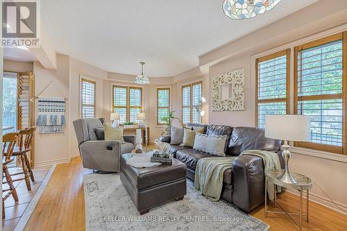 1 Silverdart Crescent, Richmond Hill, ON - Indoor Photo Showing Living Room