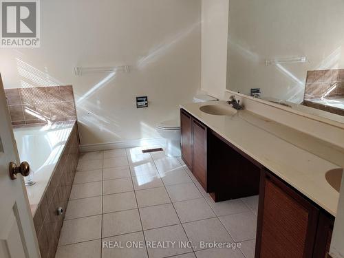 26 Addington Square, Markham, ON - Indoor Photo Showing Bathroom