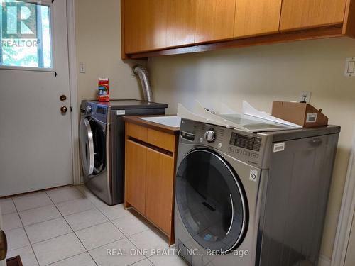 26 Addington Square, Markham, ON - Indoor Photo Showing Laundry Room