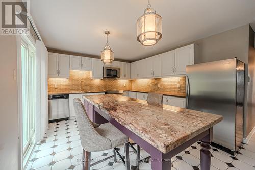 36 Falling Brook Drive, Barrie, ON - Indoor Photo Showing Kitchen With Upgraded Kitchen