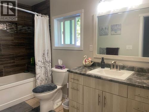 2849 Laburnum  Drive, Trail, BC - Indoor Photo Showing Bathroom