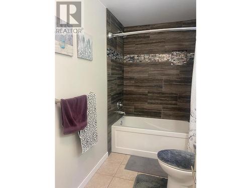 2849 Laburnum  Drive, Trail, BC - Indoor Photo Showing Bathroom