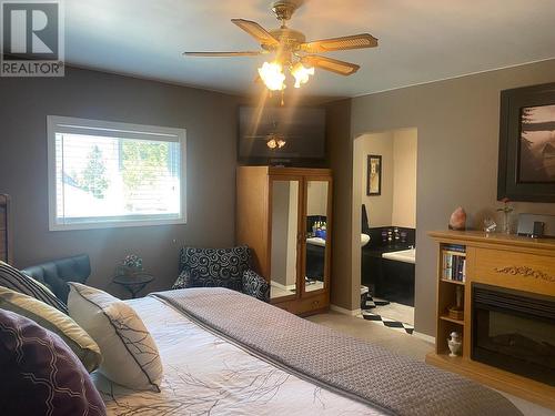 2849 Laburnum  Drive, Trail, BC - Indoor Photo Showing Bedroom