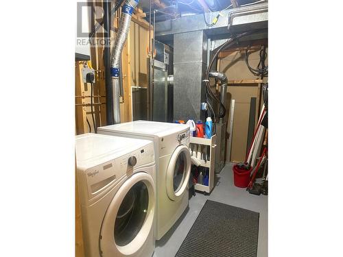 2849 Laburnum  Drive, Trail, BC - Indoor Photo Showing Laundry Room