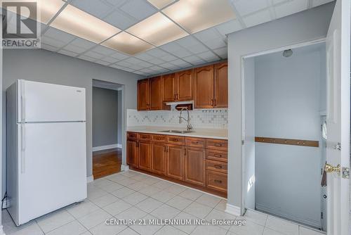 65 Walter Avenue, Newmarket, ON - Indoor Photo Showing Kitchen