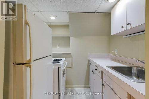 65 Walter Avenue, Newmarket, ON - Indoor Photo Showing Kitchen