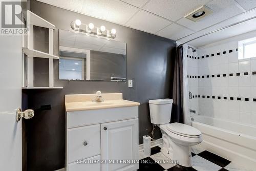 65 Walter Avenue, Newmarket, ON - Indoor Photo Showing Bathroom