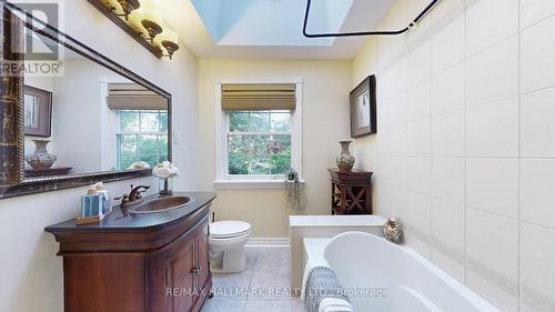 109 Highland Lane, Richmond Hill, ON - Indoor Photo Showing Bathroom