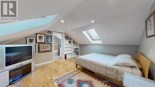 109 Highland Lane, Richmond Hill, ON - Indoor Photo Showing Bedroom