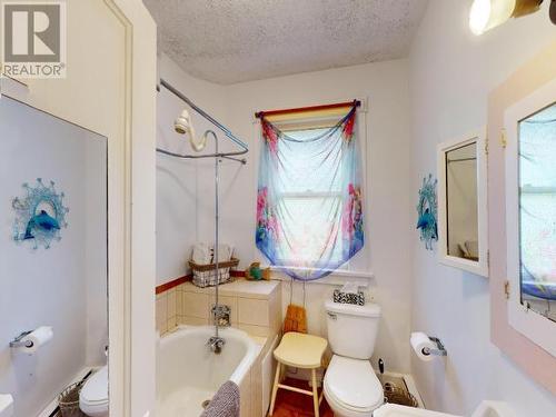 5394 Larch Ave, Powell River, BC - Indoor Photo Showing Bathroom