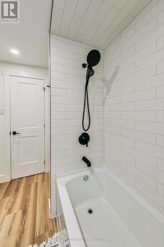 206 Burns Circle, Barrie, ON - Indoor Photo Showing Bathroom