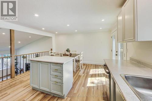 206 Burns Circle, Barrie, ON - Indoor Photo Showing Kitchen