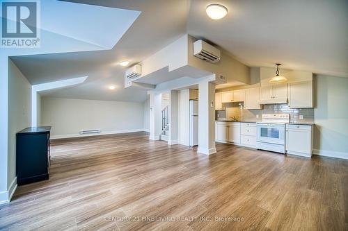 203 - 1614 Ridge Road E, Oro-Medonte, ON - Indoor Photo Showing Kitchen