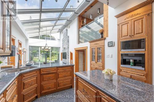 2221 Greenhurst Avenue, Mississauga, ON - Indoor Photo Showing Kitchen