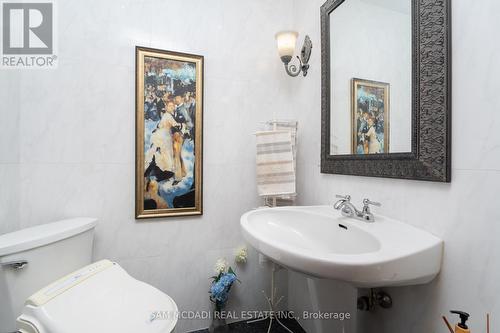 2221 Greenhurst Avenue, Mississauga, ON - Indoor Photo Showing Bathroom