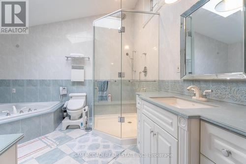 2221 Greenhurst Avenue, Mississauga, ON - Indoor Photo Showing Bathroom