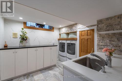 2221 Greenhurst Avenue, Mississauga, ON - Indoor Photo Showing Laundry Room