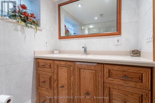 2221 Greenhurst Avenue, Mississauga, ON - Indoor Photo Showing Bathroom