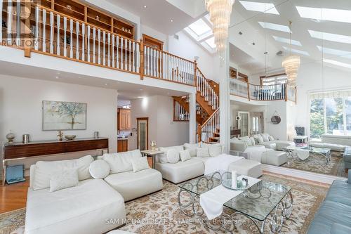 2221 Greenhurst Avenue, Mississauga, ON - Indoor Photo Showing Living Room