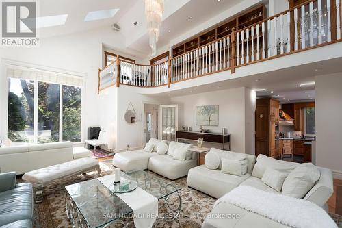 2221 Greenhurst Avenue, Mississauga, ON - Indoor Photo Showing Living Room