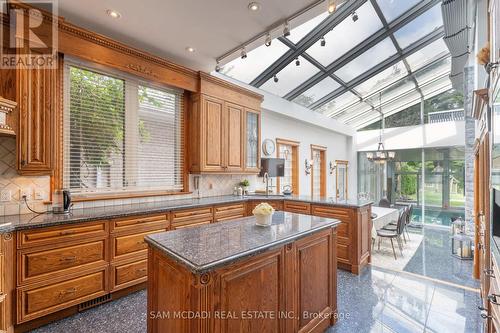 2221 Greenhurst Avenue, Mississauga, ON - Indoor Photo Showing Kitchen